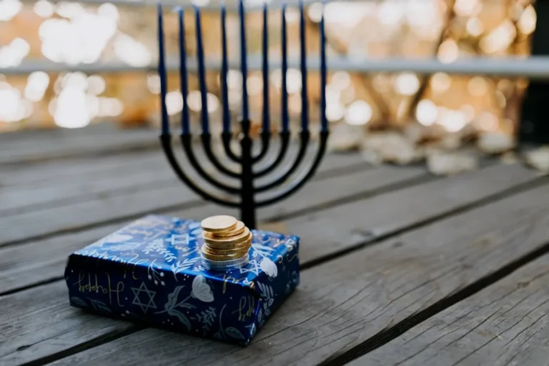 Jewish Holiday Gifts: Complete Overview